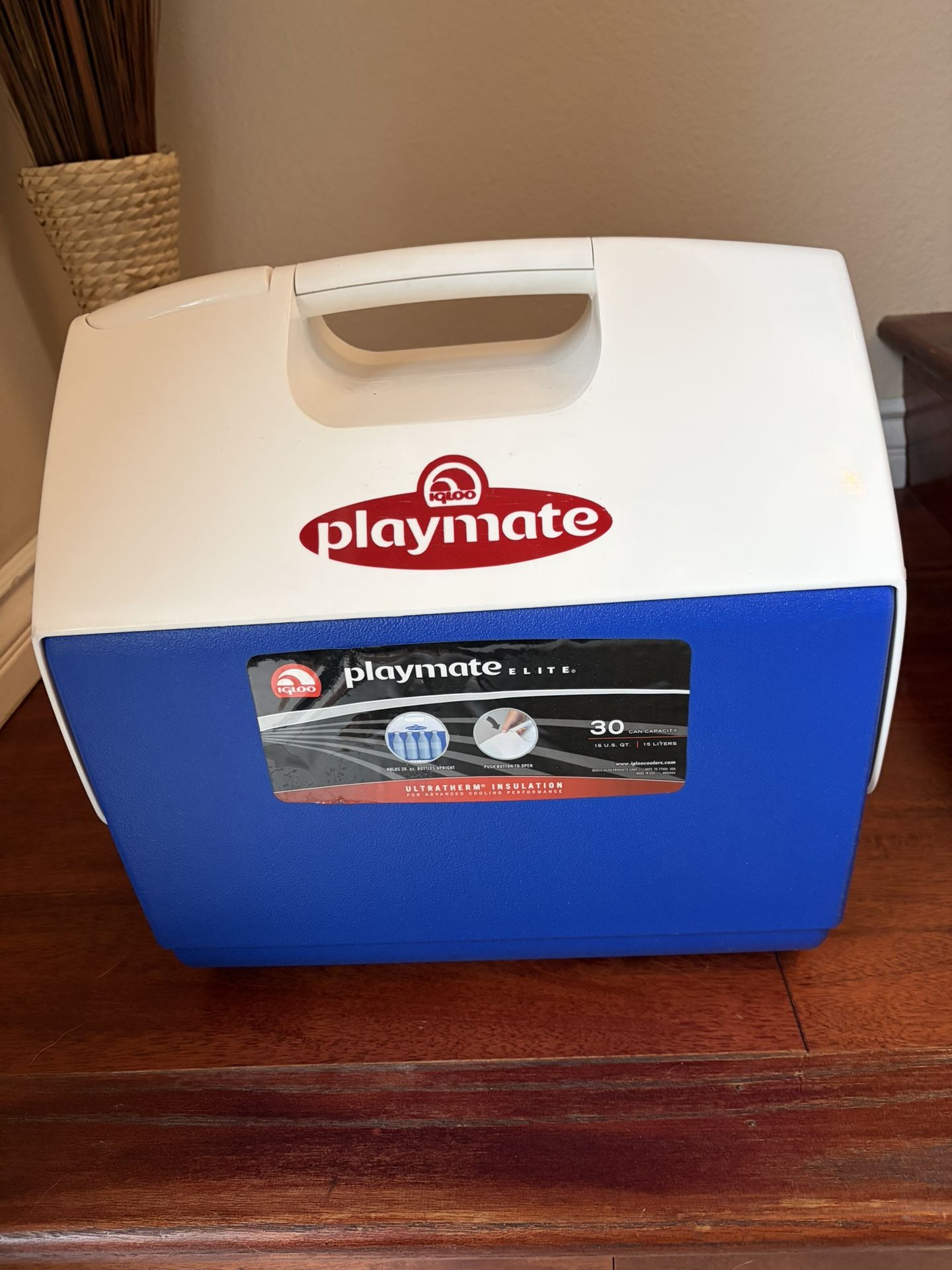30 Can Capacity IGLOO Playmate Cooler