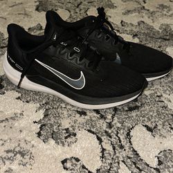 Nike Shoes 9.5