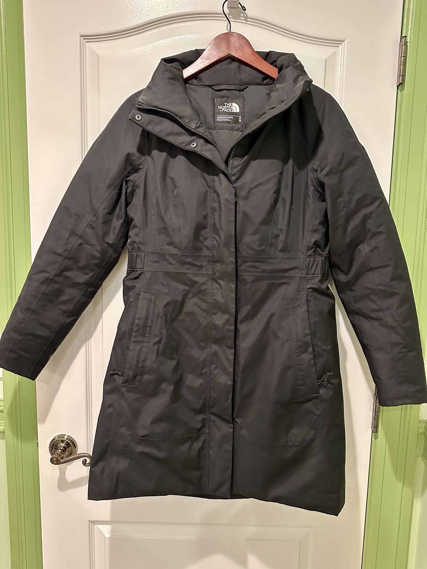 BRAND NEW WITH TAGS Black North Face Women’s Arctic Parka - Size Medium 🧥❄️