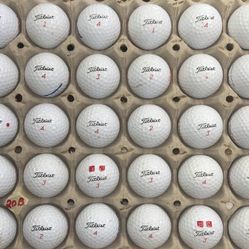 30 Titleist TruFeel White Golf Balls 4a Lot B20