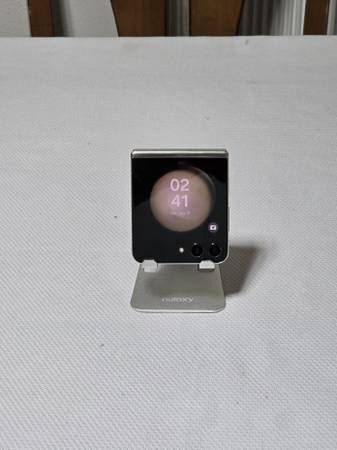 Samsung Galaxy Z Flip 5 5G (Carrier Unlocked)
