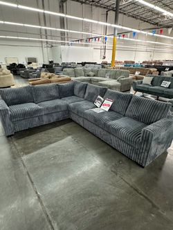 4-Piece Sectional Set W/ Ottoman One-Arm Loveseat x 2 + Corner Wedge + Cocktail Ottoman New in a box  Color: Dark Gray  Bonito Seccional de 4 Piezas