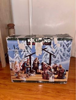 Detailed Kirkland Signature nativity 14pc set (13 just missing wood crèche)