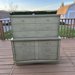 🌺🌺 vintage Mid-Century Modern "The Trojan" dresser manufactured by Kent Coffey🌺🌺