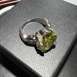 BEAUTIFUL SILVER 925 LADIES RING SIZE 8