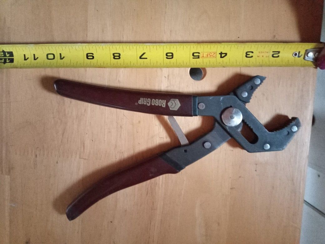 Robo-Grip RBG9 9" Pliers

