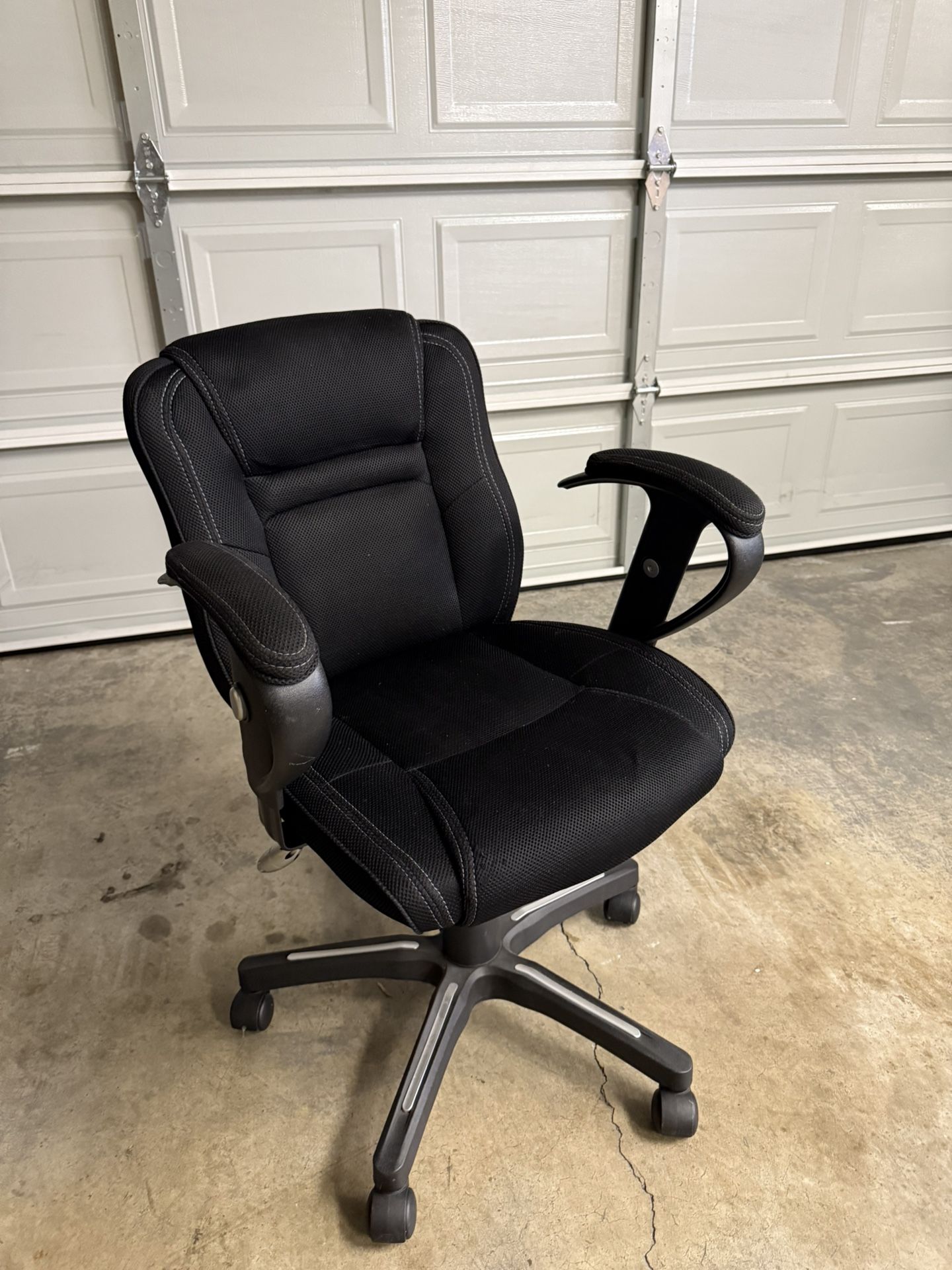 Ergonomic Comfy Black Mesh Office Chair – Swivel & Adjustable Height 