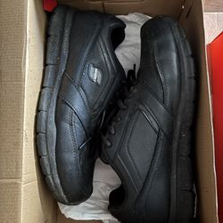Sketchers Size 8  Work Shoes 