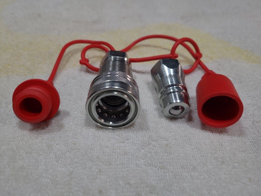 (1) Set 1/2" Hydraulic Quick Coupler With Dust Caps 1/2" NPTF