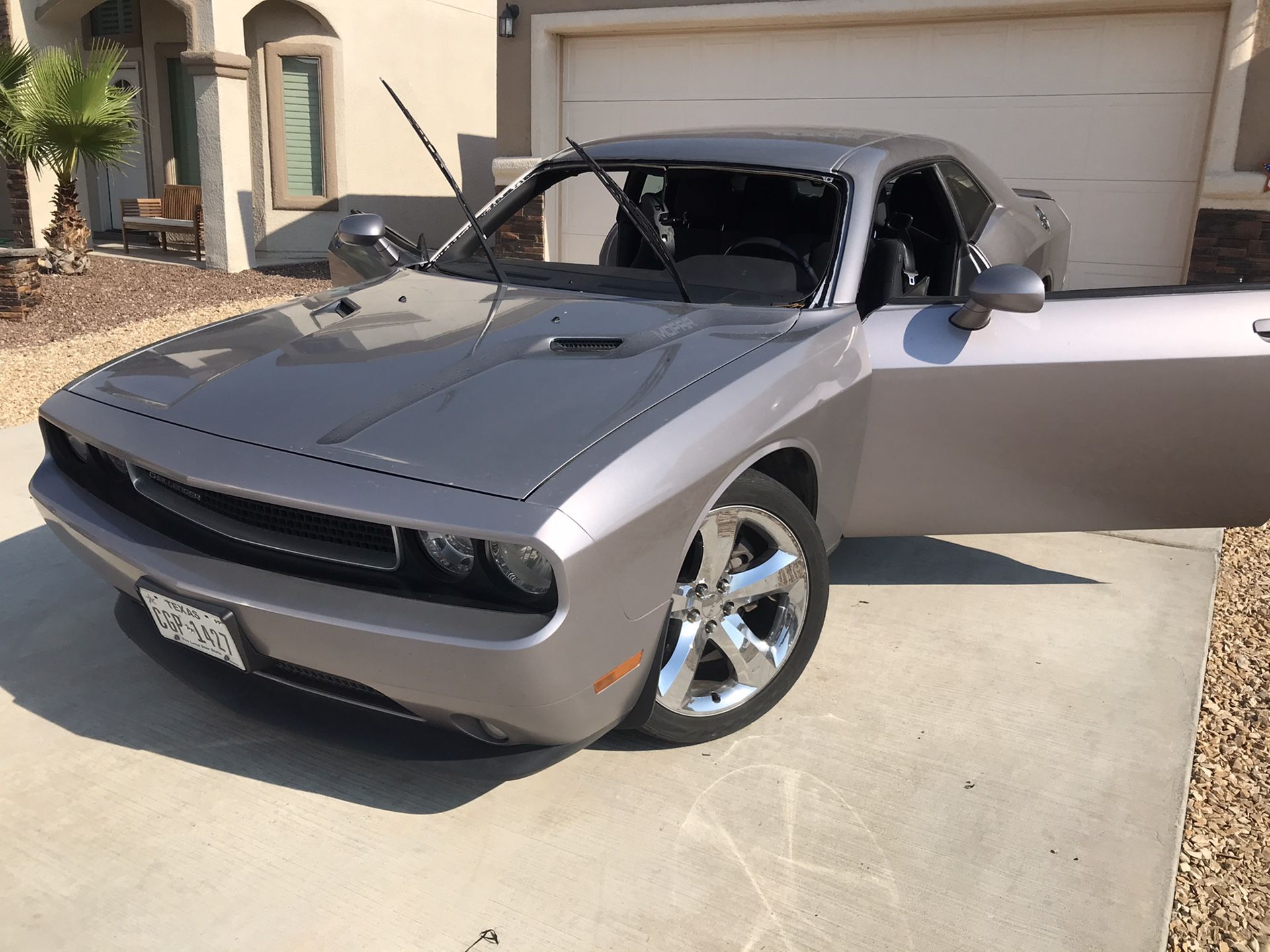AUTO GLASS REPLACEMENT