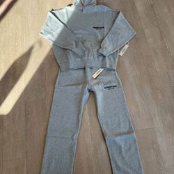 🔥 ESSENTIALS FEAR OF GOD DARK OATMEAL SET – HOODIE + PANTS – SIZE S (NEW)