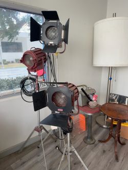 Vintage Professional Studio Stage Lights (4) with Bulbs & Stands – Working