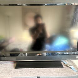 32” TV