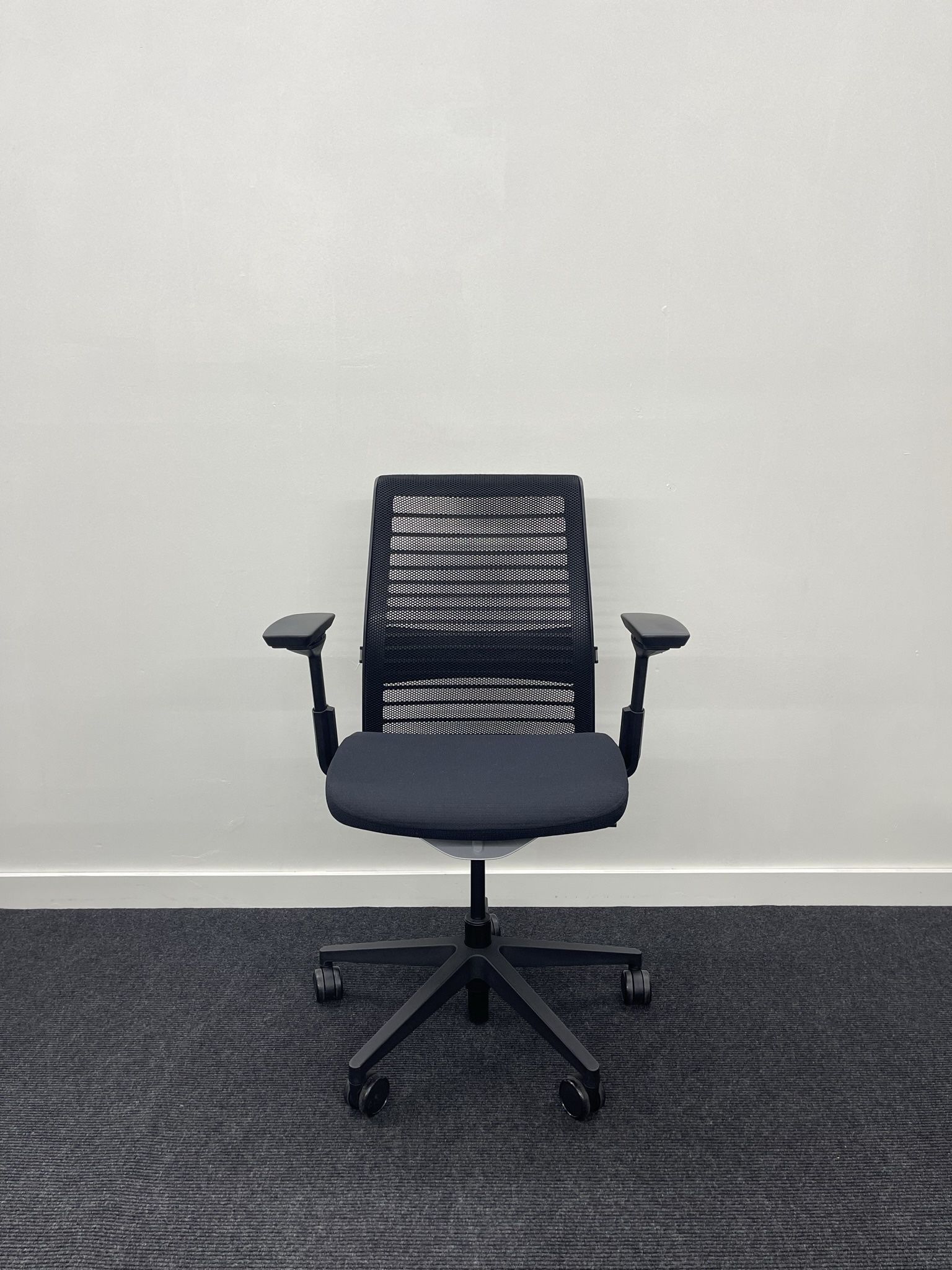 LIKE NEW STEELCASE THINK V2 OFFICE CHAIR BLACK FABRIC FULLY LOADED