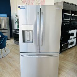 Frigidaire 27.8-cu ft French Door Refrigerator with Ice Maker M 6JU