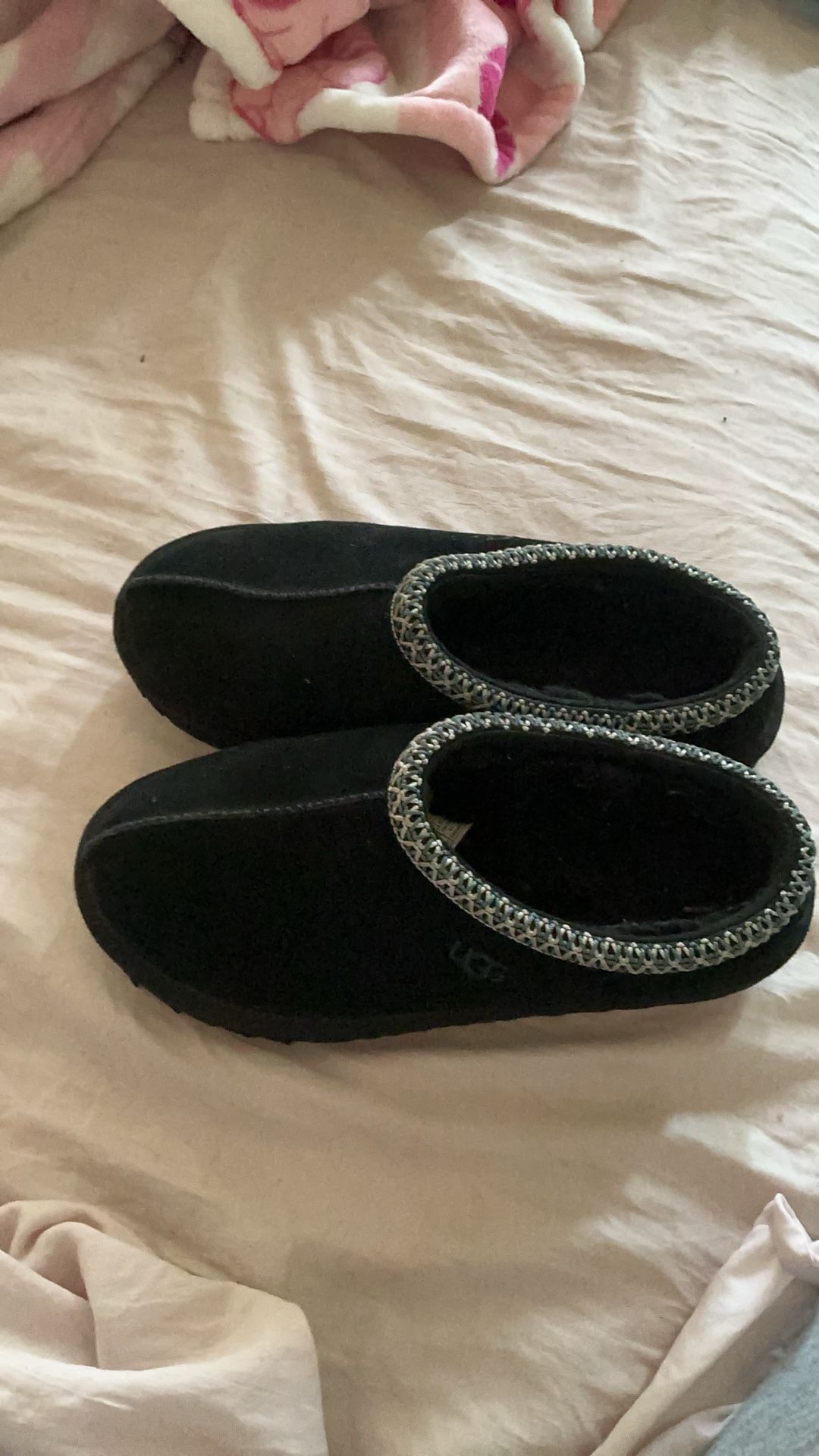 Black Ugg Slippers Size 5y