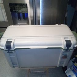 Otter Box ice chest 🧊🦦