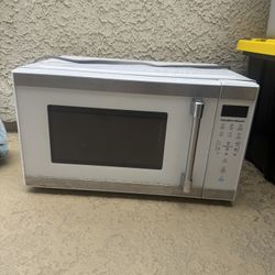 Microwave 1000 Watt Hamton