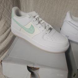 New  Nike Force  1 LV8 GS 7y OR Women 8.5 