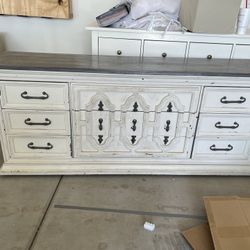 Dresser/sideboard