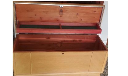 Vintige Lane Hope Chest w/lock and key