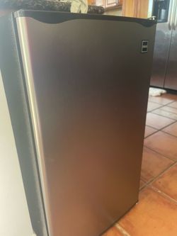 Mini refrigerator