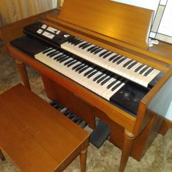 Electric Lowrey Organ