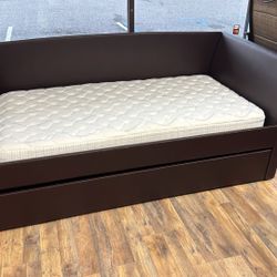 Day Bed W/Trundle And 1 Mattress 