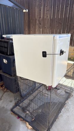 Mini fridge