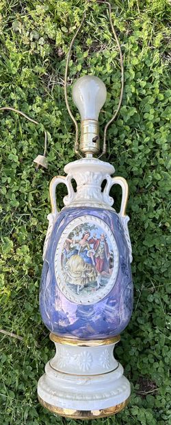 Vintage Colonial Lamp - Electric