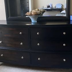 Dresser With Mirror