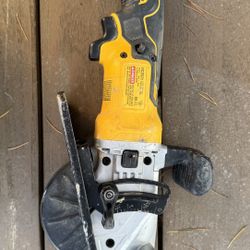 Dewalt 20 volt one handed 4 1/2” Circular Saw skill saw 