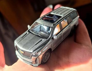 MASDI 1:64 Cadillac Escalade Silver Luxury SUV Diecast Model