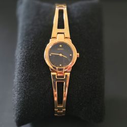 VTG Seiko 1N00-0GM0 Gold Tone Black Dial Cut-Out Bracelet 20mm Watch Works 7"