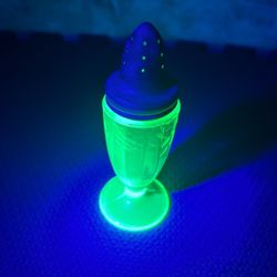 Beautiful URANIUM Green Depression Glass CAMEO BALLERINA Salt Shaker