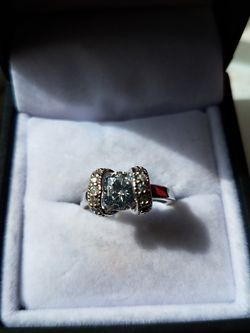 Antique style ring