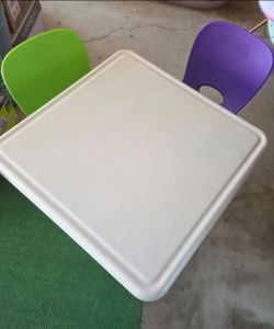 Folding table