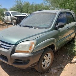 Parting Out 05 Kia Sportage