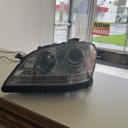 2005 To 2008 Mercedes Benz ML Class Headlight Driver Side Assembly #866 FH201(XENON HID)