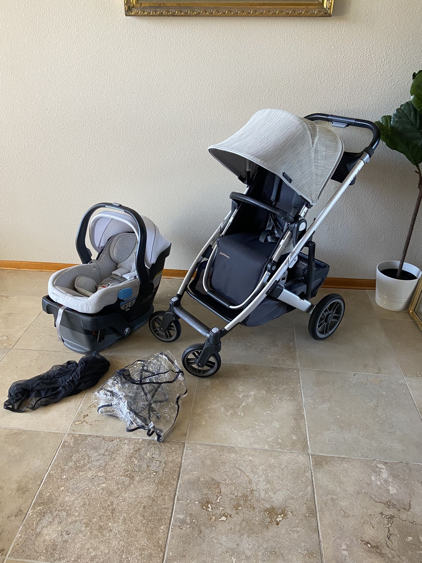 Uppababy Cruz V2 Stroller With Car Seat Beige