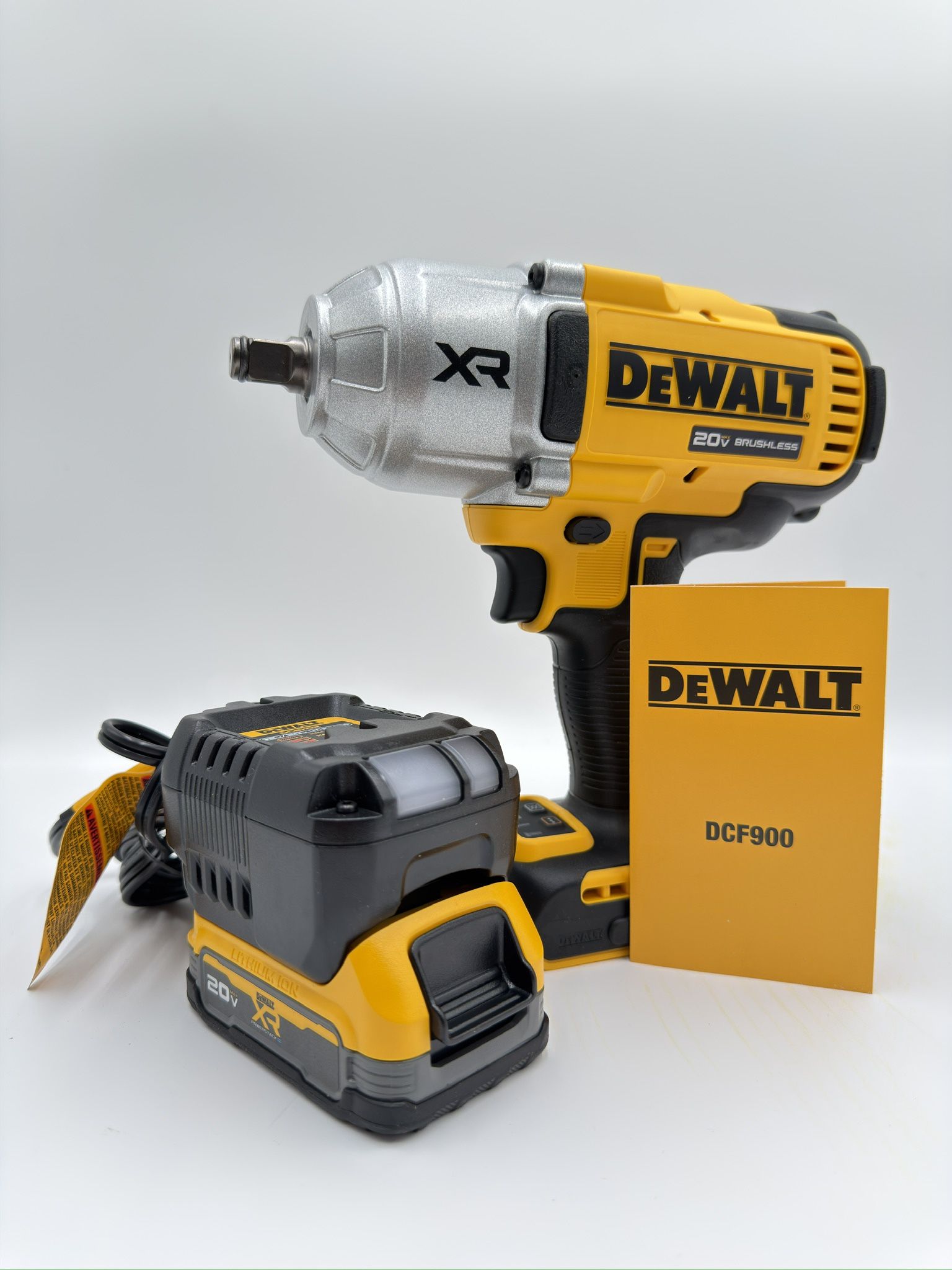 New pack dewalt XR 20 V max 1/2 high torque impact wrench, battery 20v 1.7 ah free Charguer