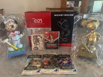D23 Mickey Mouse Bobblehead Set with Extras
