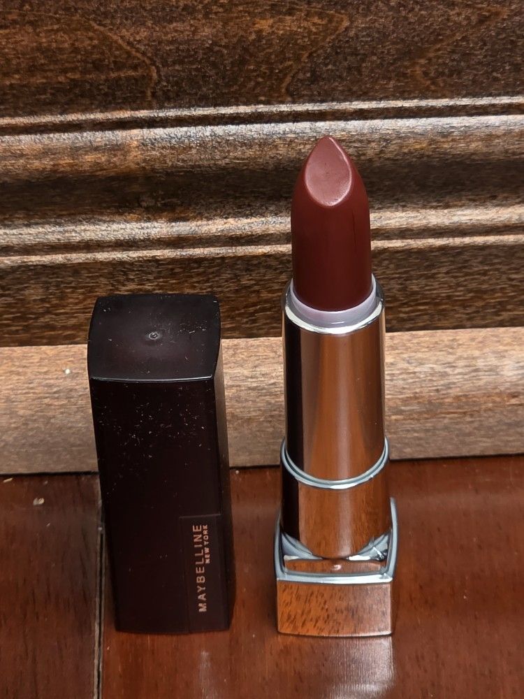 Maybelline Divine Wine 695 Lipstick - NEW!