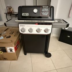 Grill New Weber E 425 Never Used 