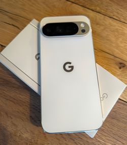 Google Pixel 10 Pro XL – 256GB (Factory Unlocked) – Porcelain w/ Box