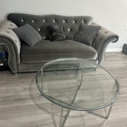 Small Sofa With Coffe Tabel 