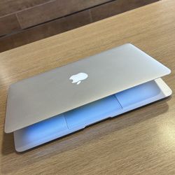 Apple MacBook Air 11” i5/4GB/128GB SSD $180 