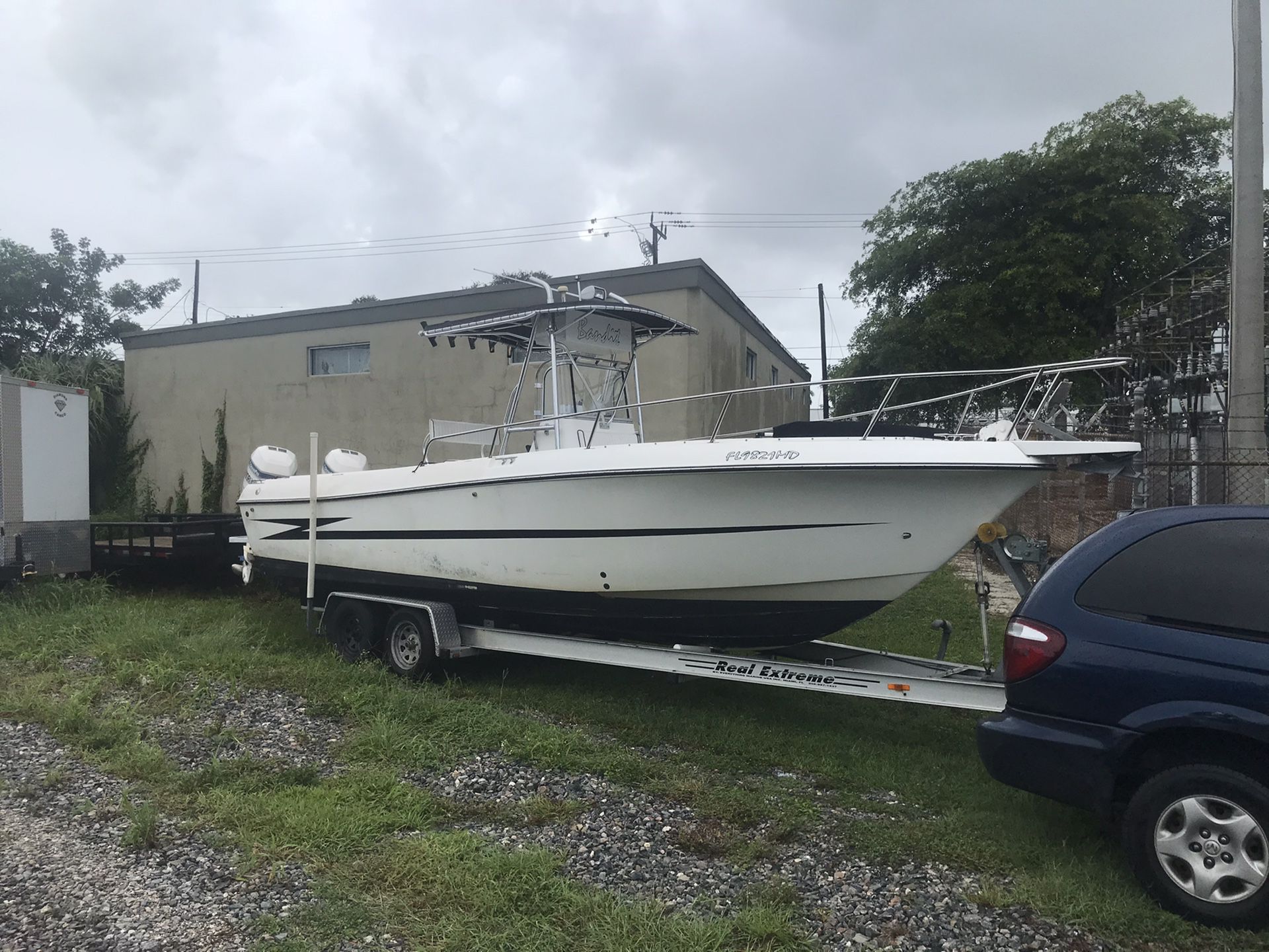 1994 Hydra Sports 25’5” With Twin Evinrude 200 HP Oceanpros, Aluminum Tandem Axle Trailer