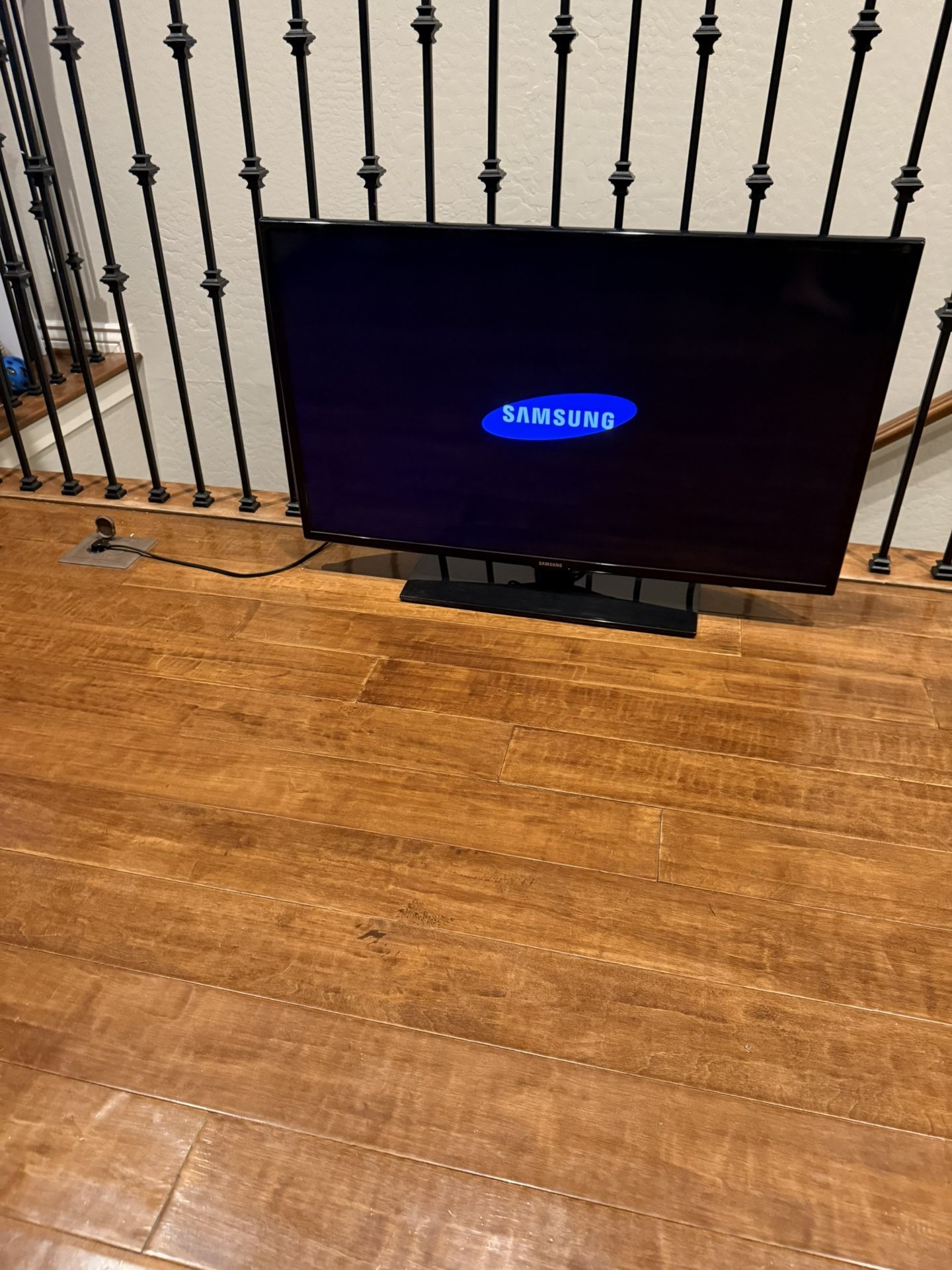 40 INCH SAMSUNG TV
