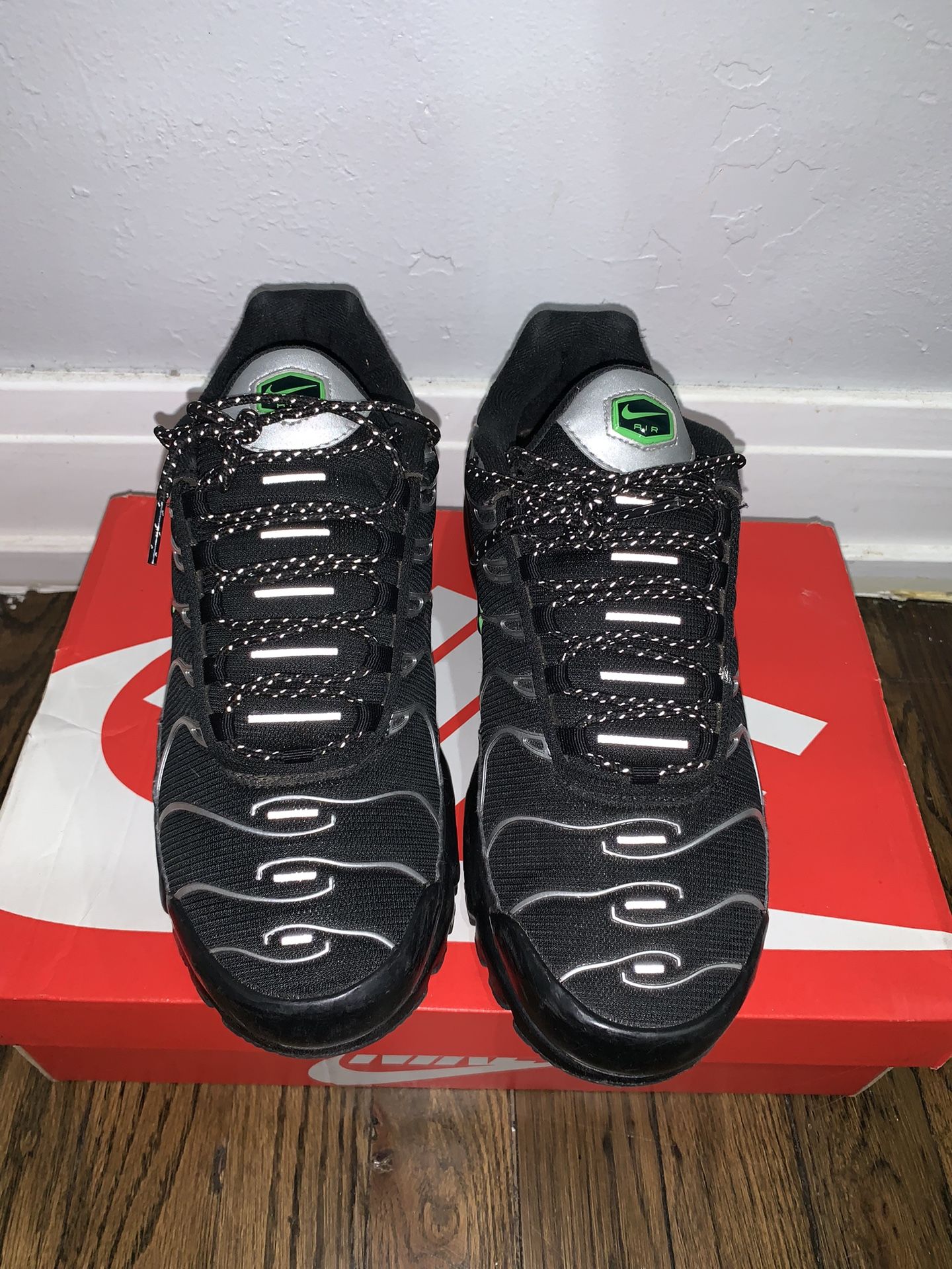 Nike air max black silver green strike Size 9
